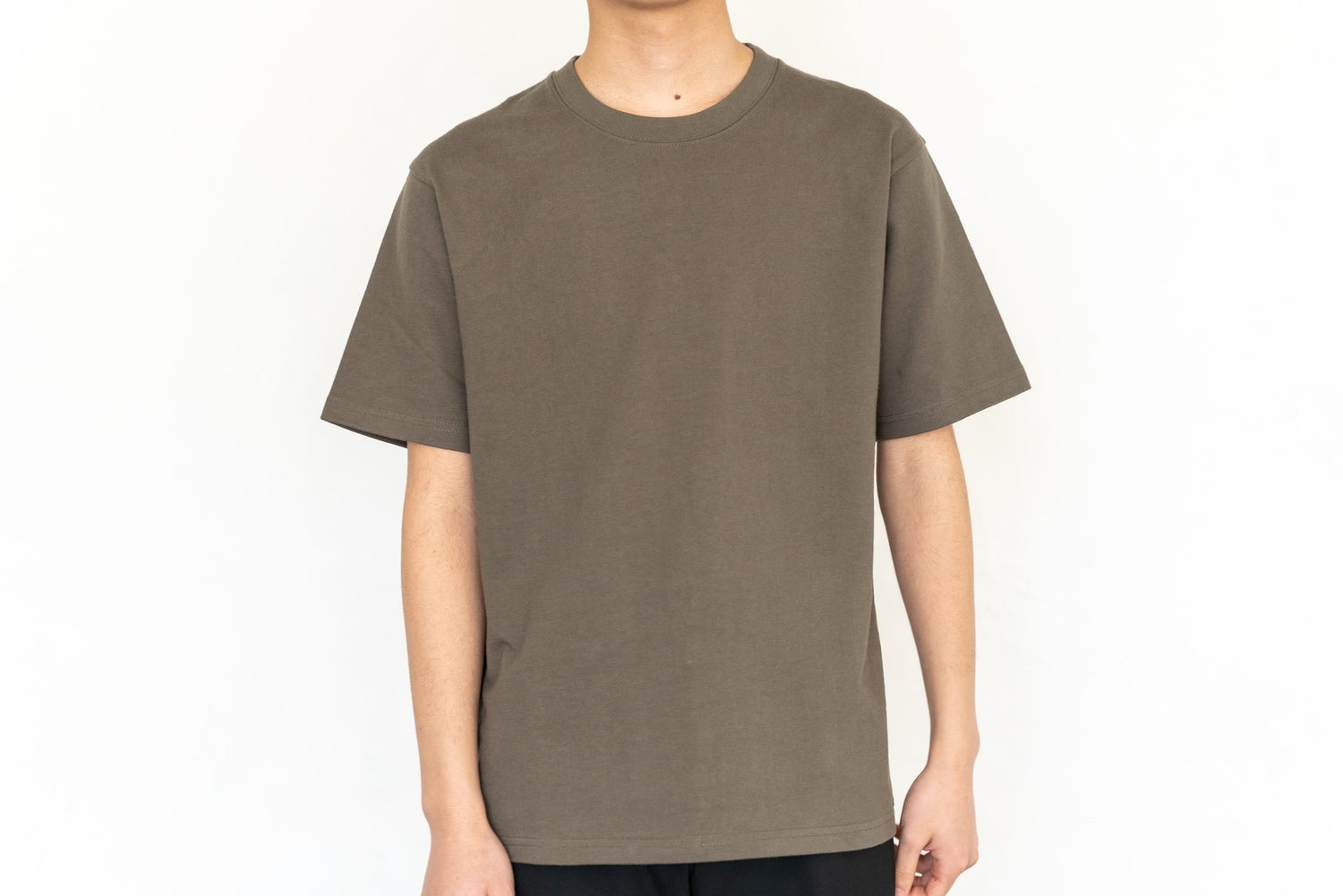 立体的で透けない。LIFEMAXの“ソリッドな”Tシャツは大人が着たい一着