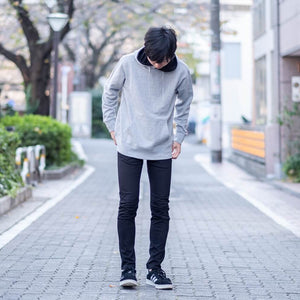 僕のワードローブに欠かせないグレーパーカー