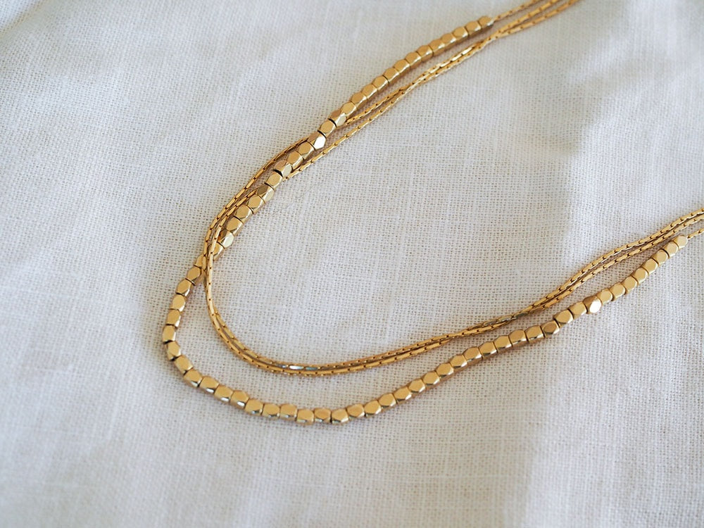 シンプルなTシャツを自分らしく楽しむ！ワンポイントで印象を変えられる方法