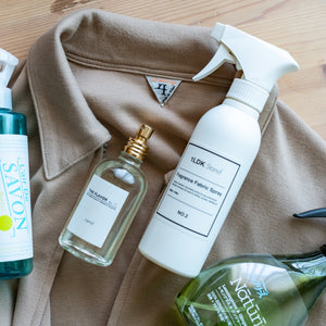 服の嫌な“ニオイ”を消して、“香り”を纏う。ファブリックスプレーのすゝめ