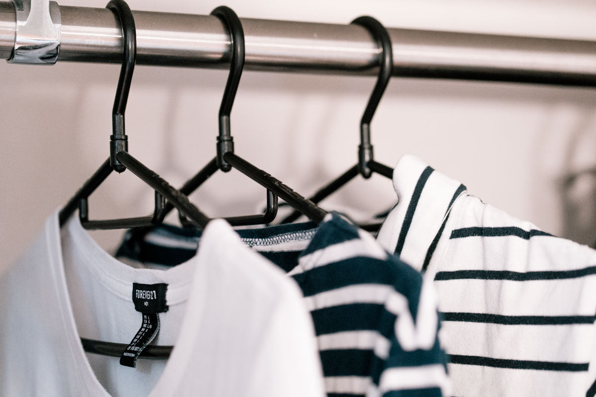 夏だからこそ気をつける、Tシャツの首まわり