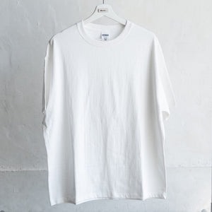 今年もオーバーサイズのトレンドは健在。ハリのある生地感が魅力なLIFEMAXのビッグT