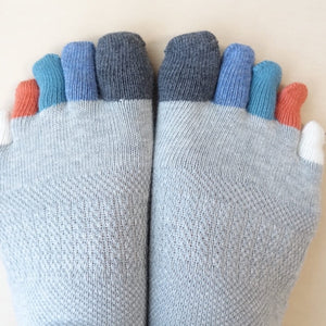 夏でも足蒸れなく革靴を履く。五本指ソックスのすすめ