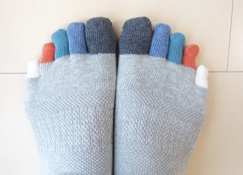 夏でも足蒸れなく革靴を履く。五本指ソックスのすすめ