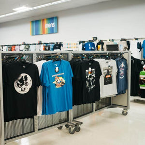 外国人のダサいTシャツ。オーストラリアのダサいTシャツ売り場とそれらを着る理由