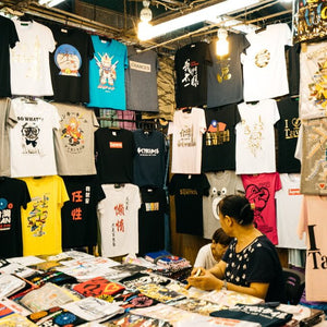 ドラゴンボールにドラえもん!? 台湾のパチモンTシャツ売り場に潜入レポ