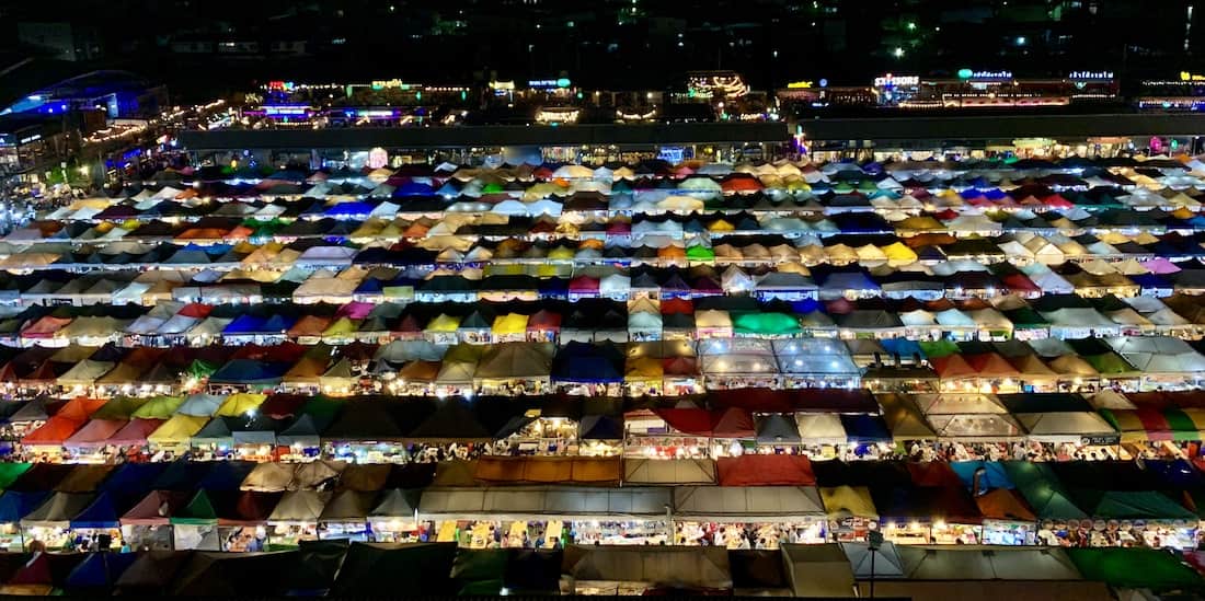 ローカルの服事情〜ドンムアン空港近郊のエリア情報