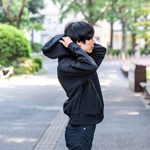 この秋注目したい、ゆるっと着れるオーバーサイズの無地パーカー