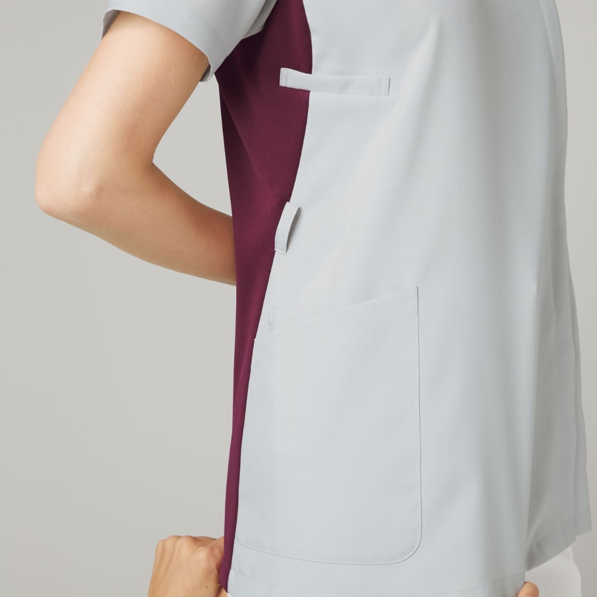 レディスジップスクラブ | 医療介護ユニフォーム | 1枚 | 7043SC | グレー×バーガンディ