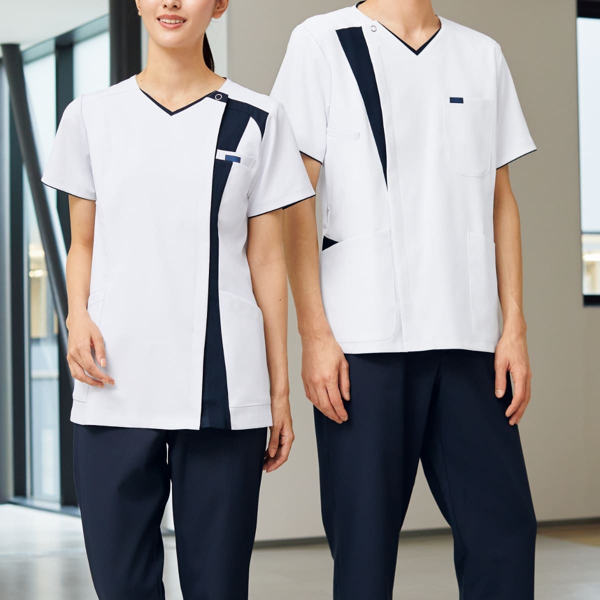 メンズジップスクラブ | 医療介護ユニフォーム | 1枚 | 7053SC | ホワイト×ダークネイビー