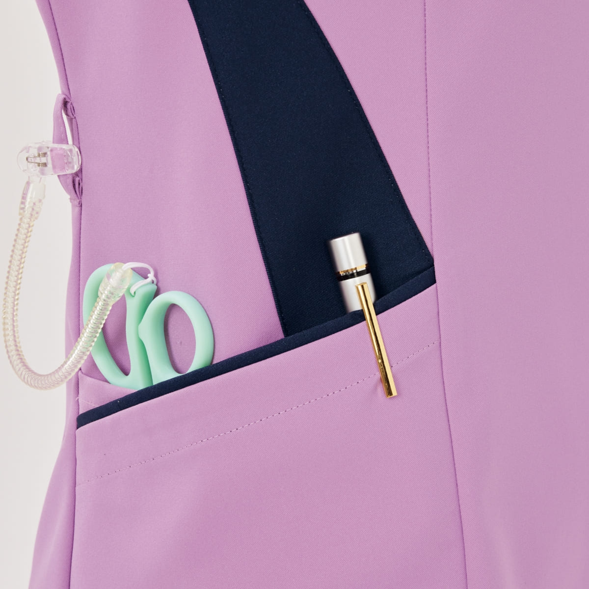 レディスジップスクラブ | 医療介護ユニフォーム | 1枚 | 7078SC | ミディアムブルー×ダークネイビー