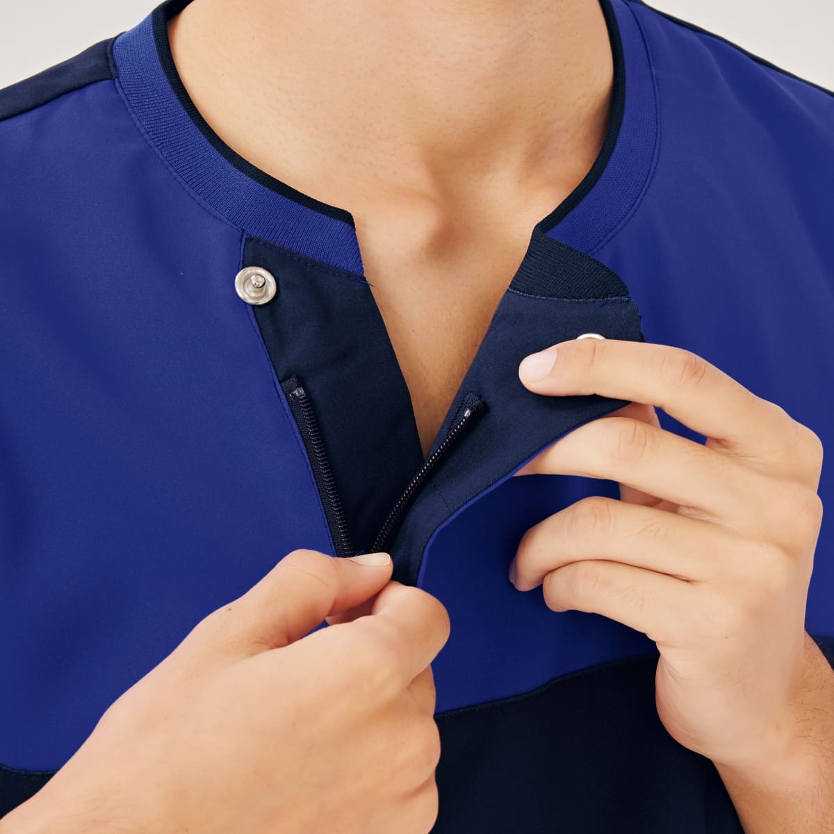 メンズジップスクラブ | 医療介護ユニフォーム | 1枚 | 7080SC | ダークネイビー×ミディアムブルー