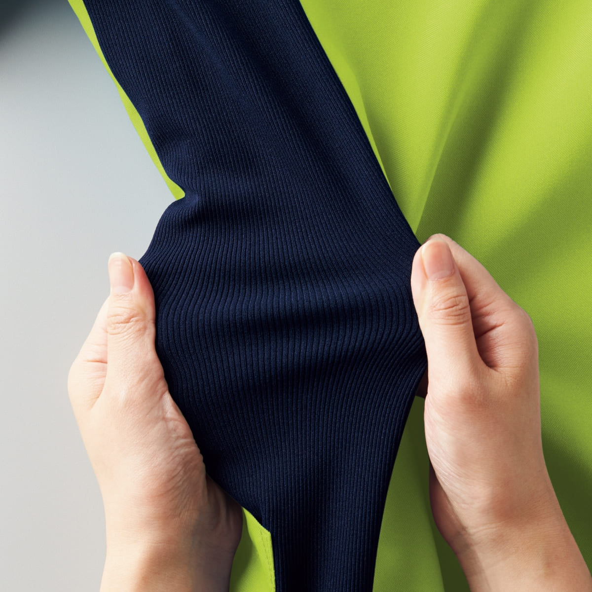 ジップアップスクラブ | 医療介護ユニフォーム | 1枚 | 7037SC | チェリーピンク×バーガンディ