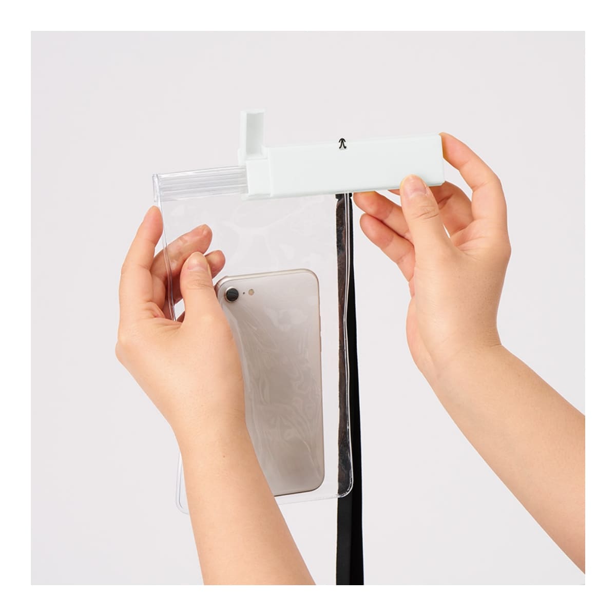 モバイルウォータープルーフポーチ6.9インチ（クリップ全面印刷対応） | ノベルティ(小物) | 1枚 | TE-0028 | ブラック