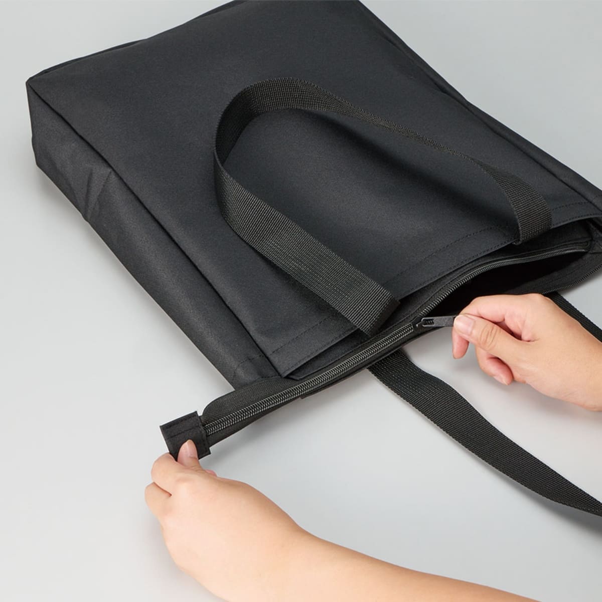 ノートPCが入れられるファスナートート | ノベルティ(小物) | 1枚 | TE-0047 | ネイビーブルー