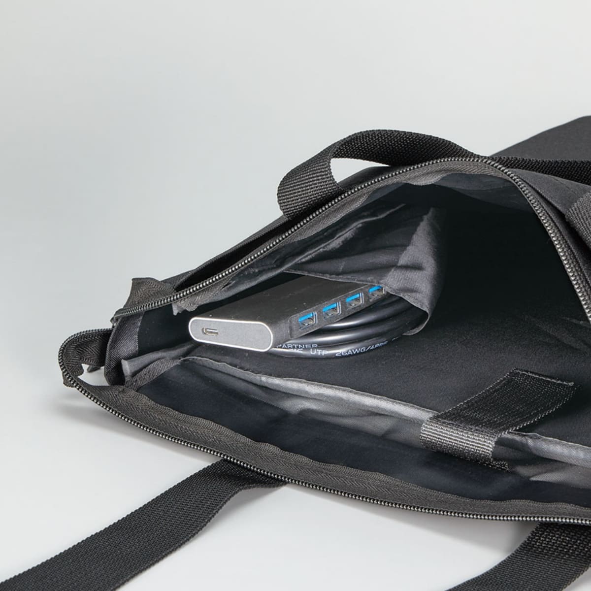 ノートPCが入れられるファスナートート | ノベルティ(小物) | 1枚 | TE-0047 | ネイビーブルー