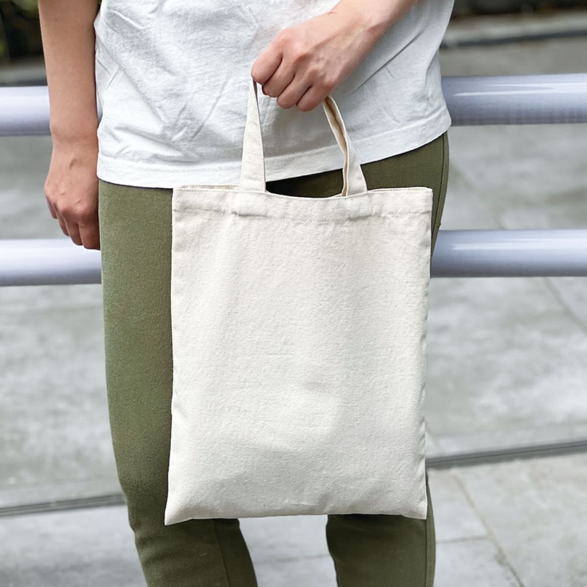 ライトキャンバスフラットバッグ（M） | ノベルティ(小物) | 1枚 | TR-1409 | ネイビー