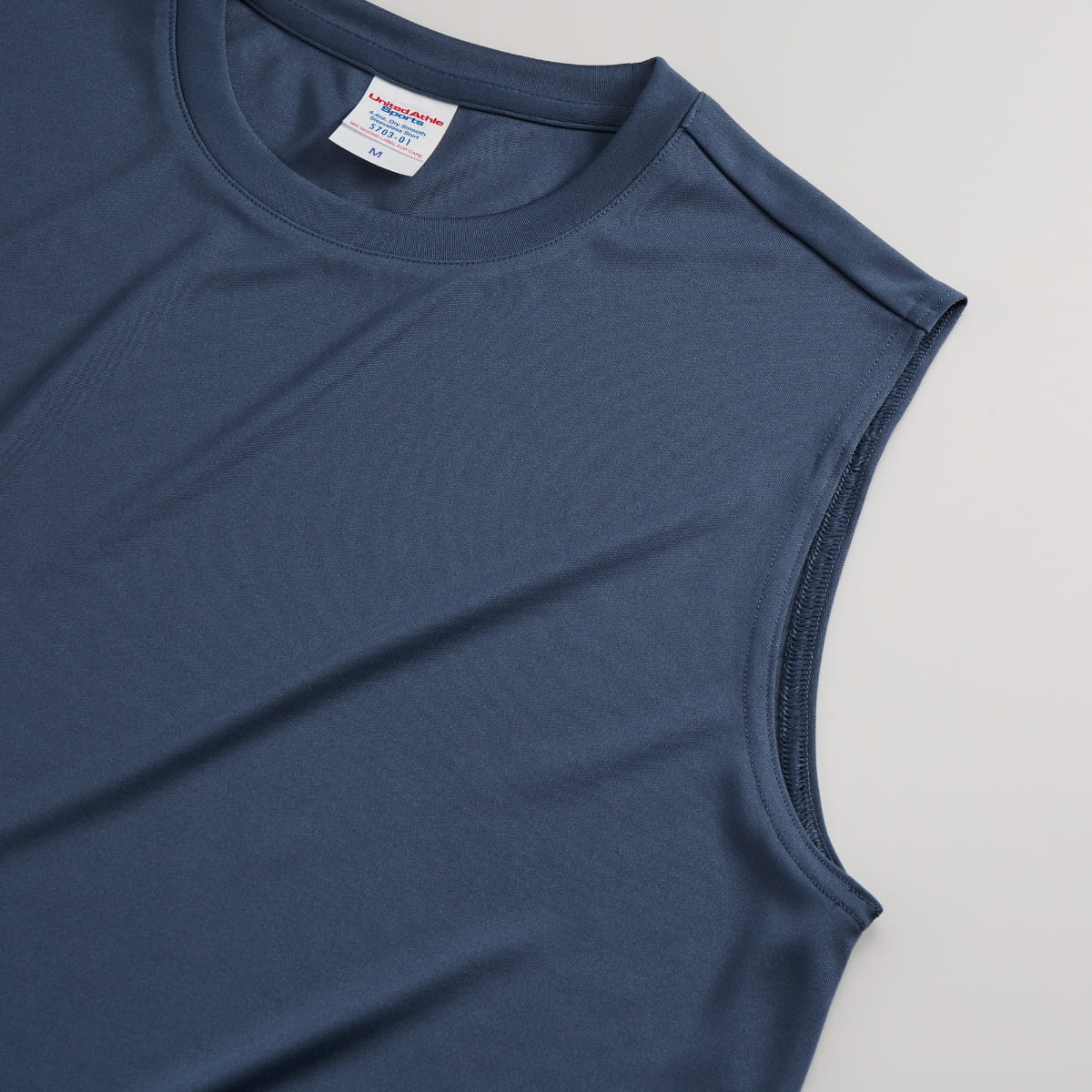 4.4オンス ドライスムース リサイクルポリエステル スリーブレスシャツ | メンズ | 1枚 | 5703-01 | ブラック