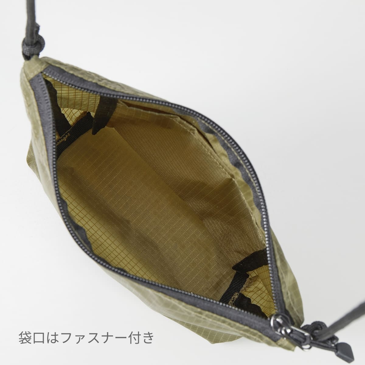 ライトナイロン リップストップ サコッシュ | ノベルティ(小物) | 1枚 | 1420-01 | オリーブ