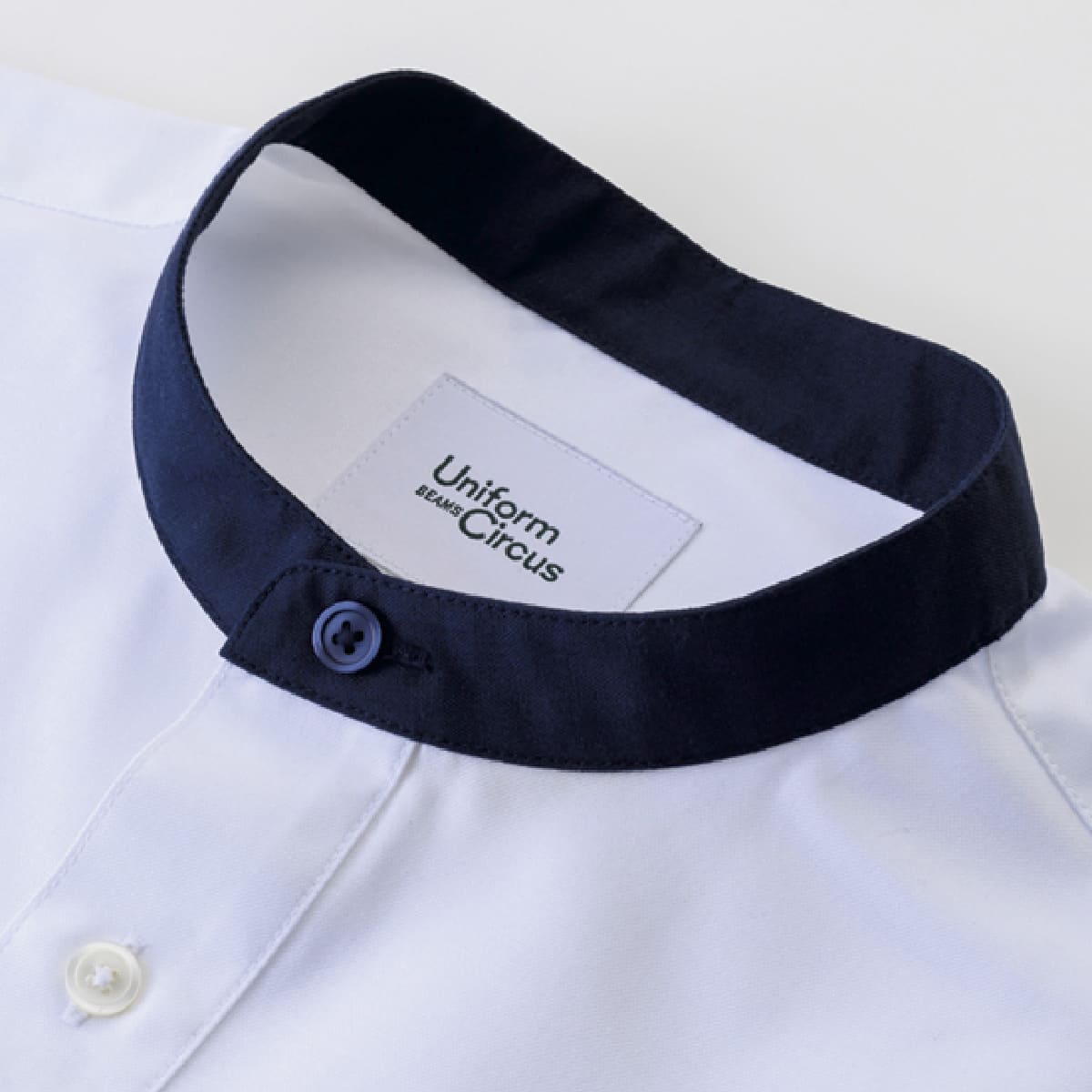 ユニセックスバンドカラーシャツ | 介護服（福祉・ケア） | 1枚 | BKB4506 | ネイビーストライプ（ポリジン加工）